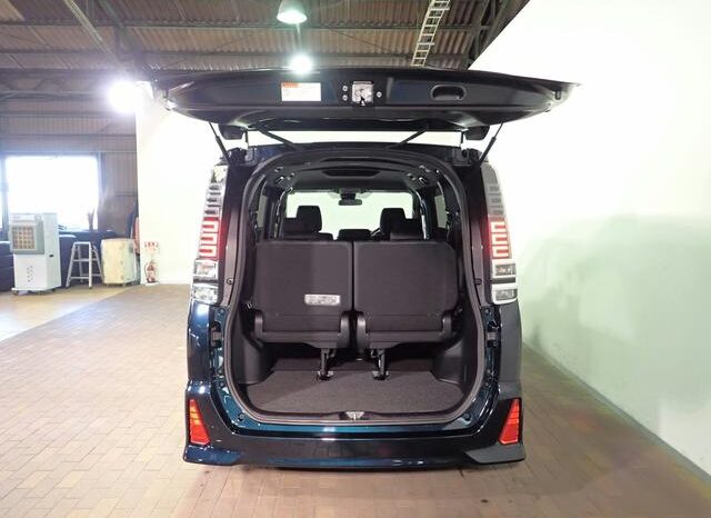 
								TOYOTA VOXY 2018 full									