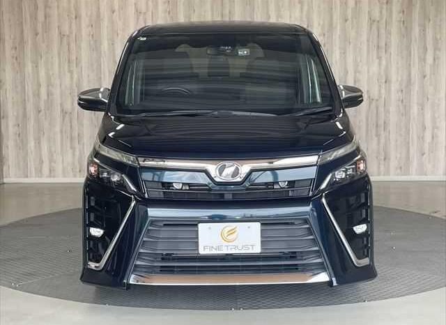 
								TOYOTA VOXY 2018 full									