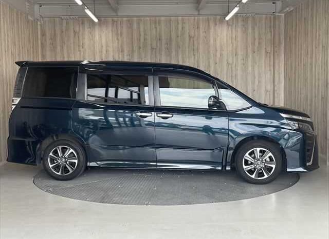 
								TOYOTA VOXY 2018 full									