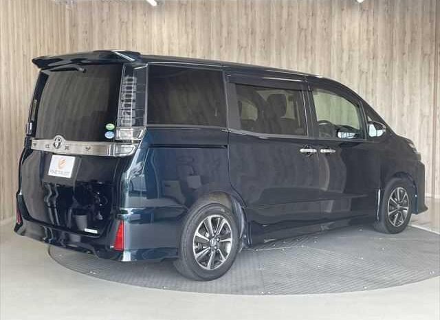 
								TOYOTA VOXY 2018 full									