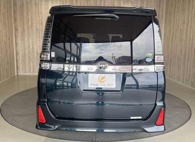 
								TOYOTA VOXY 2018 full									