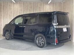 
										TOYOTA VOXY 2018 full									