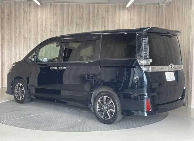 
								TOYOTA VOXY 2018 full									