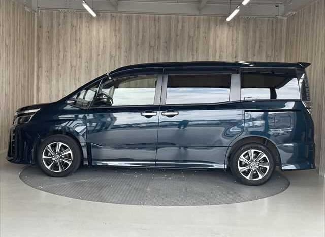 
								TOYOTA VOXY 2018 full									