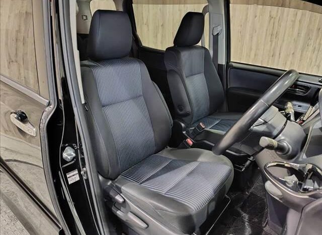 
								TOYOTA VOXY 2015 full									