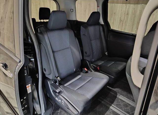 
								TOYOTA VOXY 2015 full									