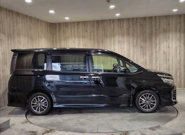 
								TOYOTA VOXY 2015 full									