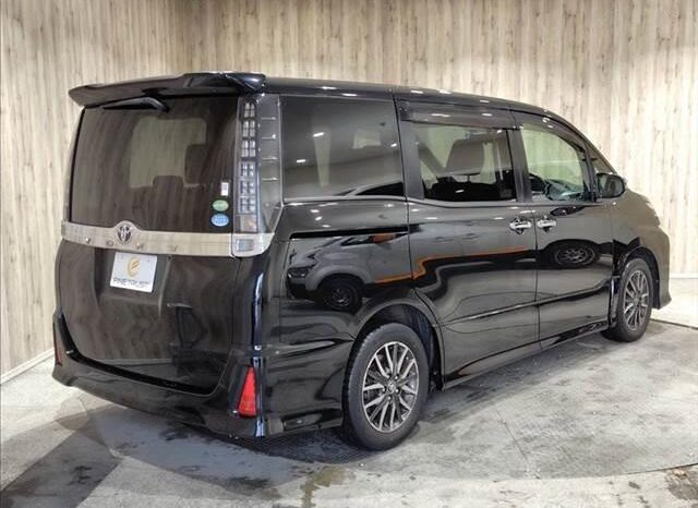 
								TOYOTA VOXY 2015 full									