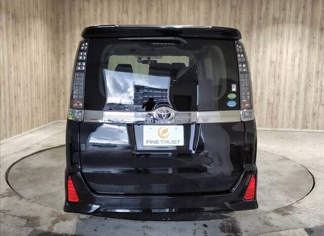 
								TOYOTA VOXY 2015 full									