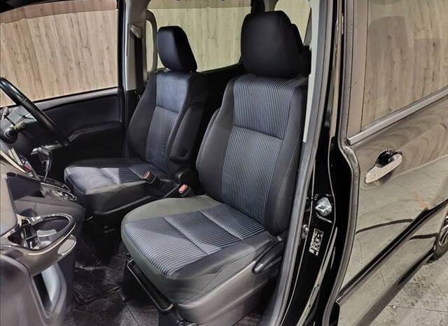 
								TOYOTA VOXY 2015 full									