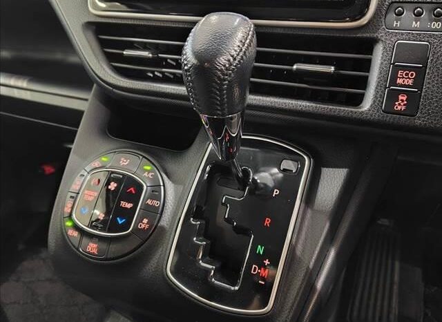 
								TOYOTA VOXY 2015 full									