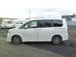 
										TOYOTA VOXY 2013 full									