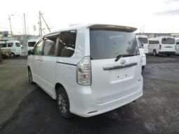 
										TOYOTA VOXY 2013 full									