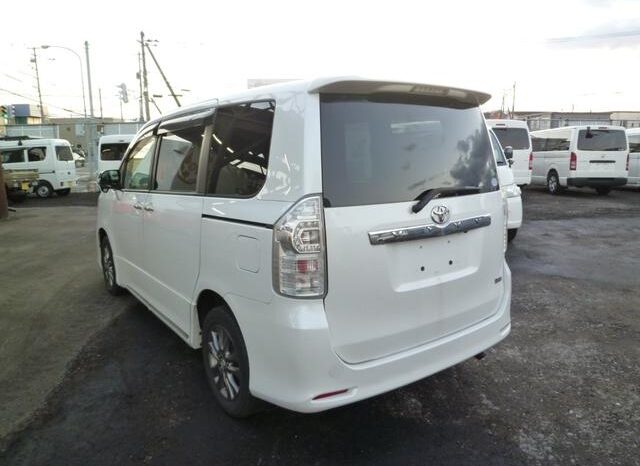 
								TOYOTA VOXY 2013 full									
