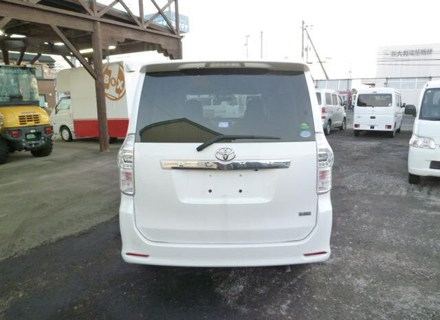 
								TOYOTA VOXY 2013 full									