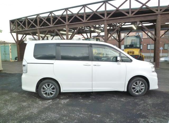 
								TOYOTA VOXY 2013 full									