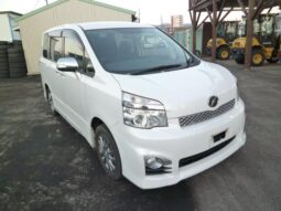 
										TOYOTA VOXY 2013 full									