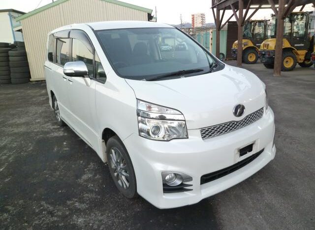 
								TOYOTA VOXY 2013 full									