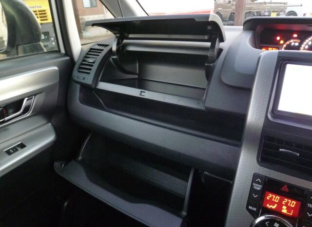 
								TOYOTA VOXY 2013 full									