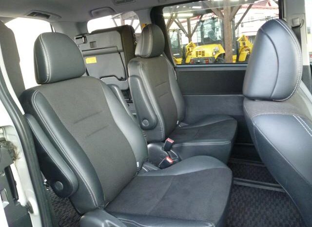 
								TOYOTA VOXY 2013 full									