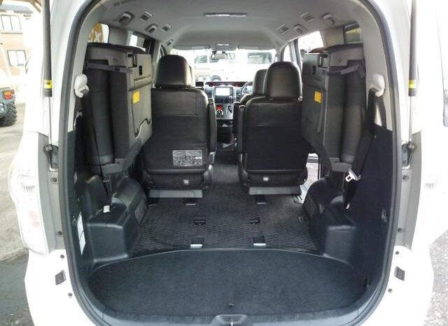 
								TOYOTA VOXY 2013 full									