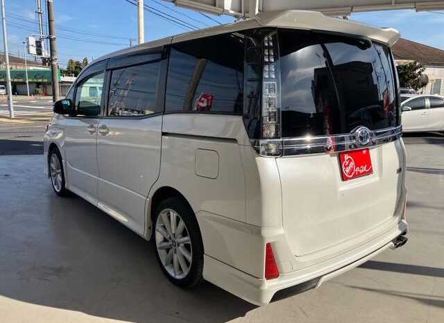 
								TOYOTA VOXY 2016 full									