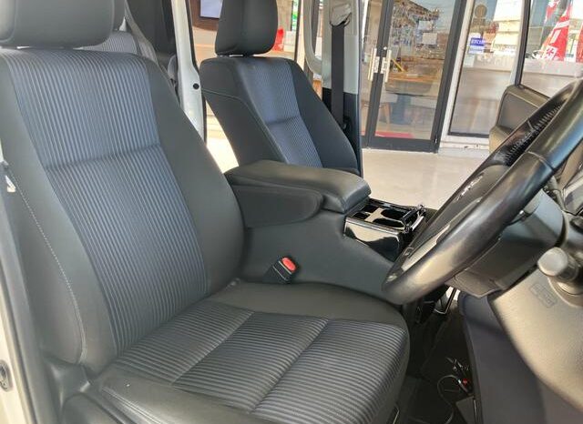 
								TOYOTA VOXY 2016 full									