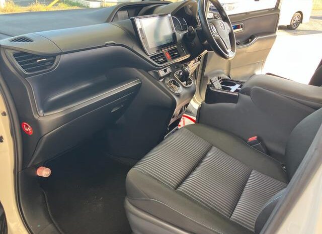 
								TOYOTA VOXY 2016 full									