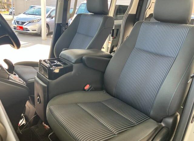 
								TOYOTA VOXY 2016 full									