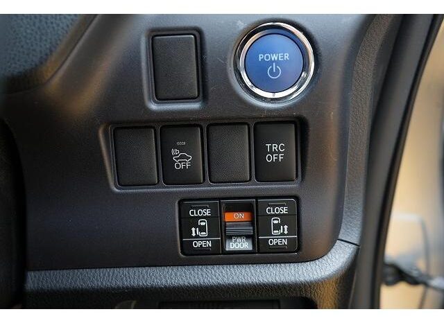 
								TOYOTA VOXY 2015 full									