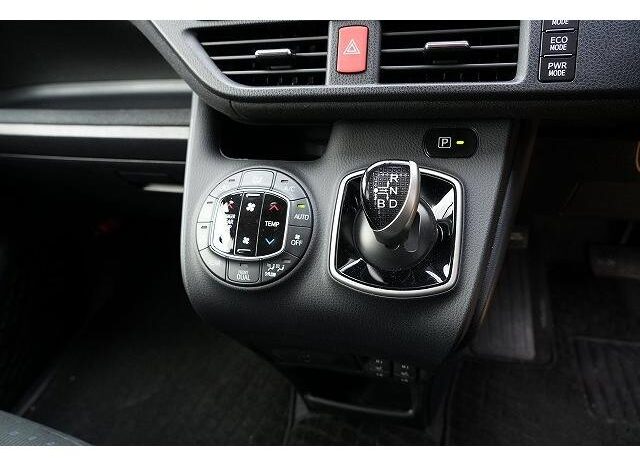 
								TOYOTA VOXY 2015 full									