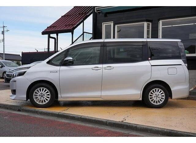 
								TOYOTA VOXY 2015 full									