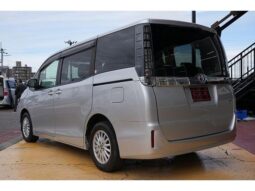 
										TOYOTA VOXY 2015 full									