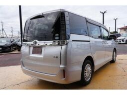 
										TOYOTA VOXY 2015 full									