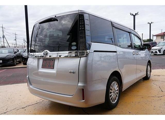 
								TOYOTA VOXY 2015 full									