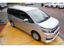 
										TOYOTA VOXY 2015 full									