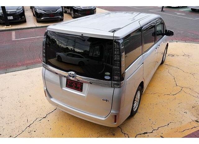 
								TOYOTA VOXY 2015 full									