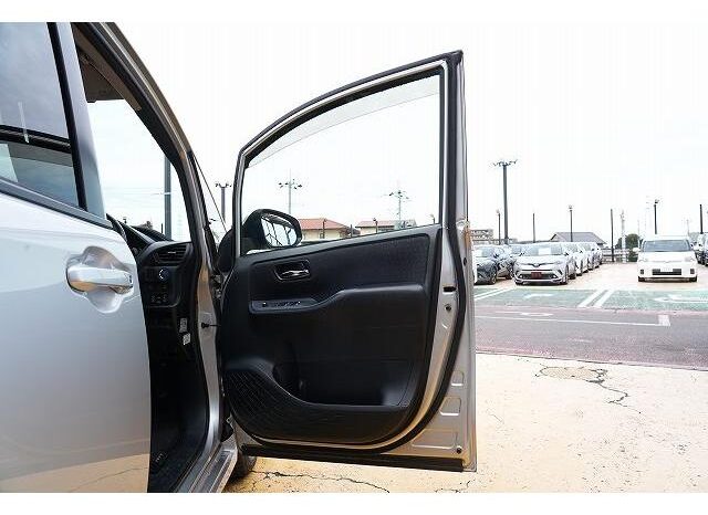 
								TOYOTA VOXY 2015 full									