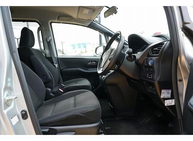 
								TOYOTA VOXY 2015 full									