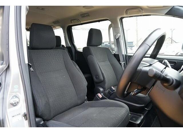 
								TOYOTA VOXY 2015 full									