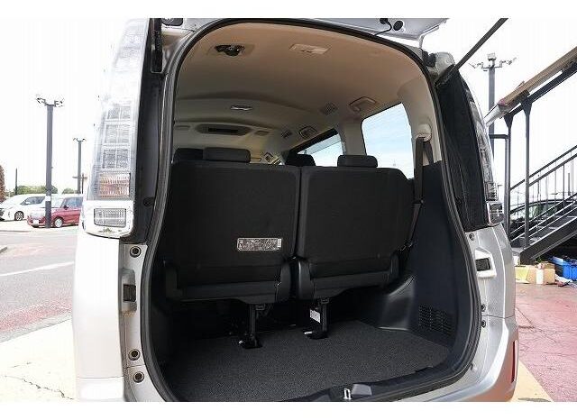 
								TOYOTA VOXY 2015 full									