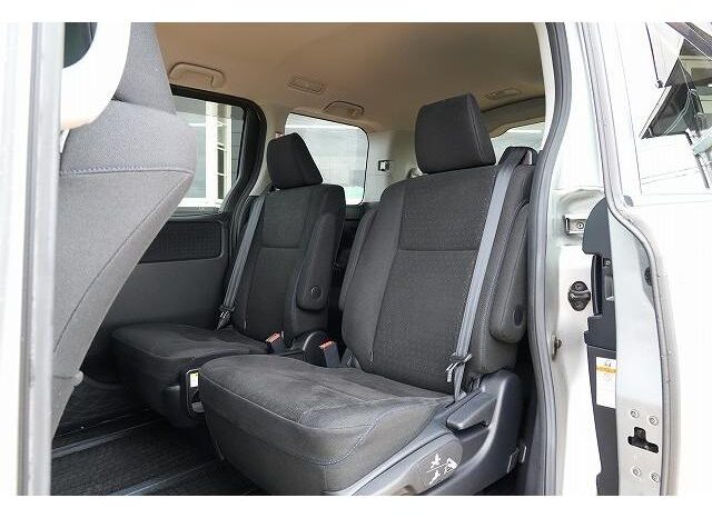 
								TOYOTA VOXY 2015 full									