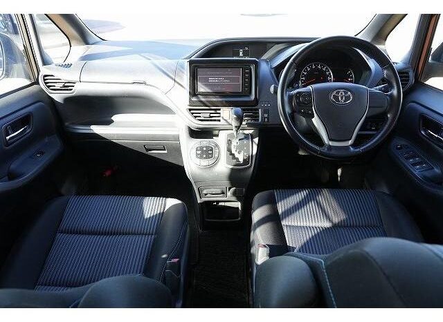 
								TOYOTA VOXY 2015 full									