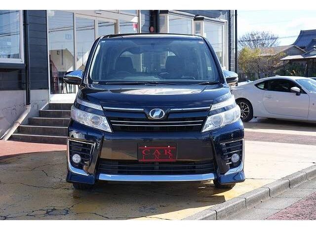
								TOYOTA VOXY 2015 full									