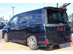 
										TOYOTA VOXY 2015 full									