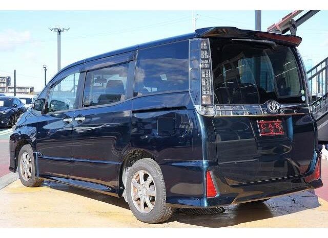 
								TOYOTA VOXY 2015 full									