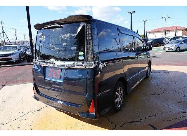 
								TOYOTA VOXY 2015 full									