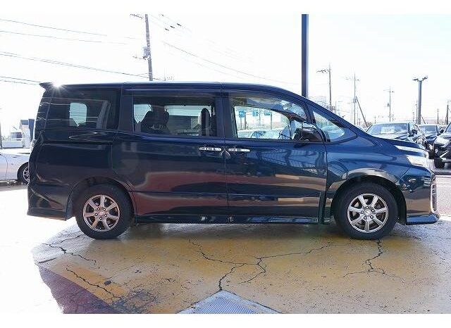 
								TOYOTA VOXY 2015 full									