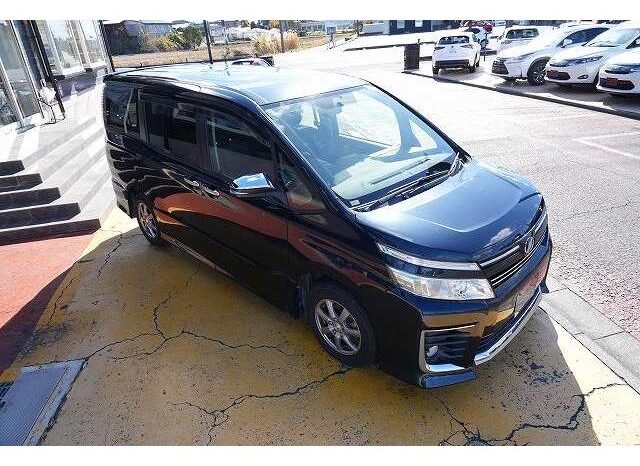 
								TOYOTA VOXY 2015 full									