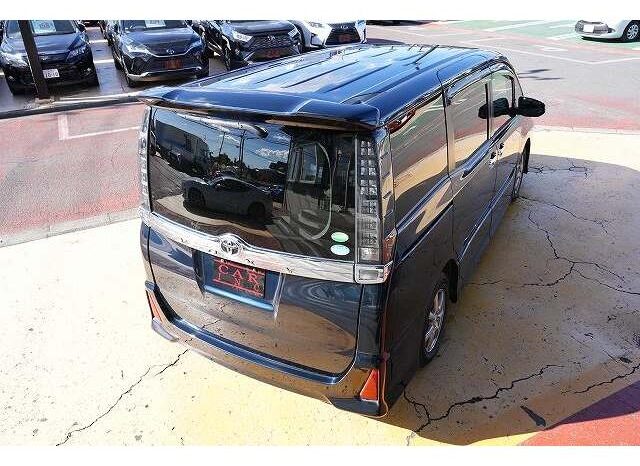 
								TOYOTA VOXY 2015 full									